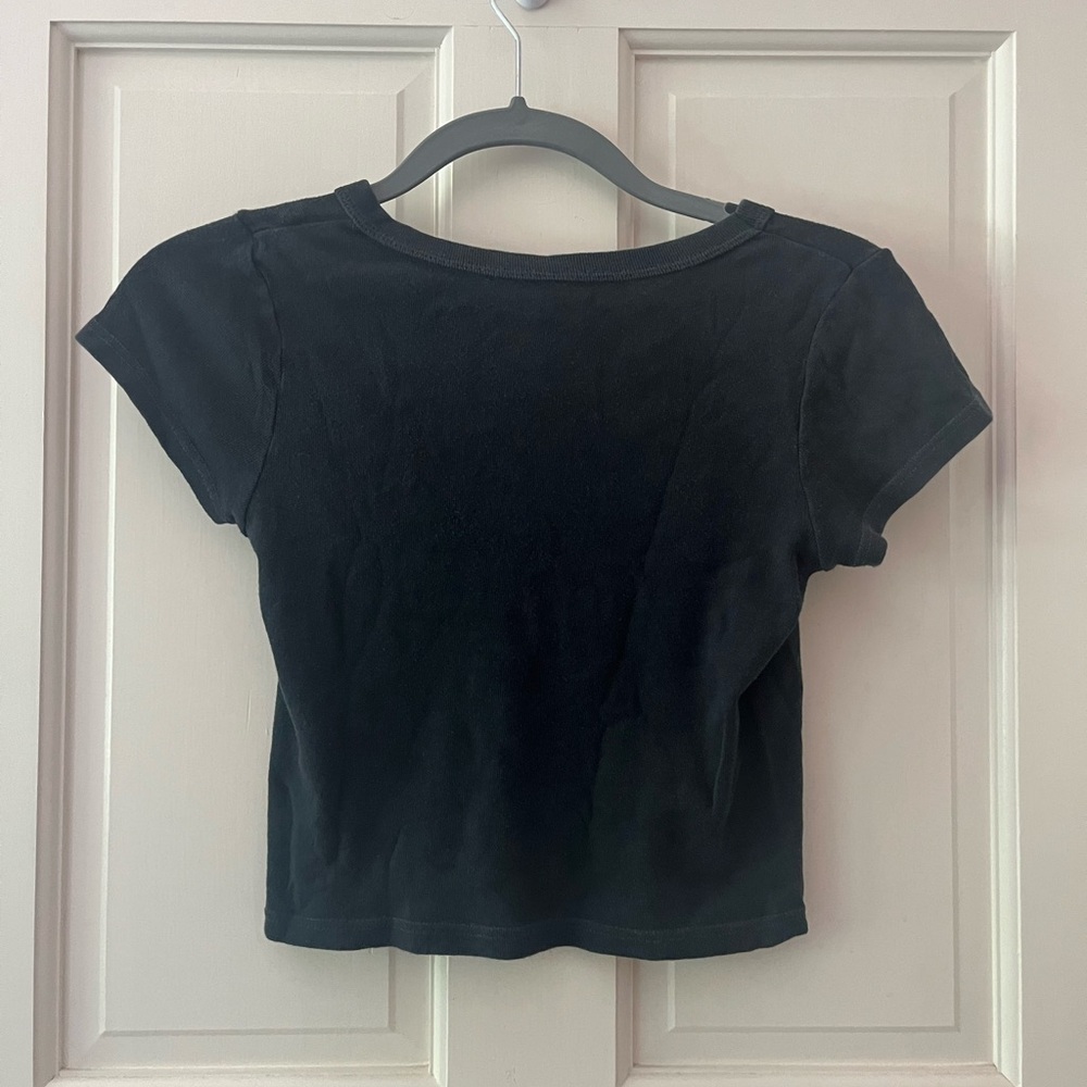 Black and white Brandy Melville Nashville cropped tee #indie